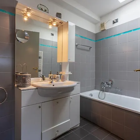 Guesthost - 'la Casa Gialla' Apartment! *