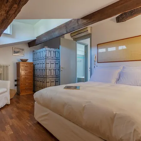 Guesthost - 'la Casa Gialla' Apartment! Ferrara