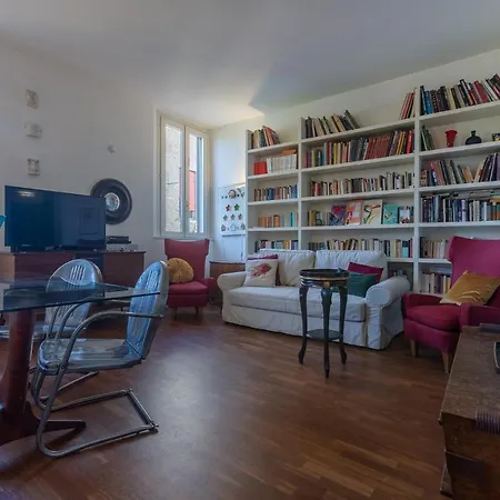 Guesthost - 'la Casa Gialla' Apartment! *