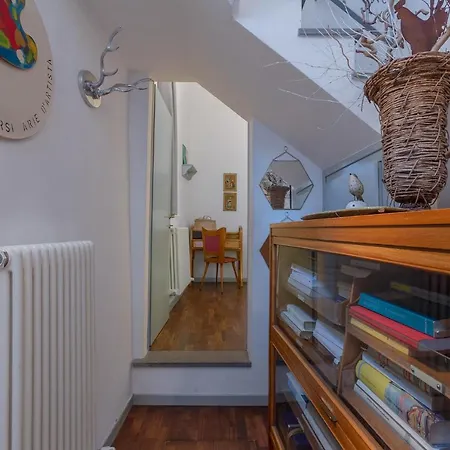 Guesthost - 'la Casa Gialla' Apartment! *