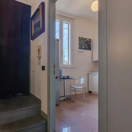 Guesthost - 'la Casa Gialla' Apartment!