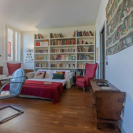 Guesthost - 'la Casa Gialla' Apartment! Ferrara