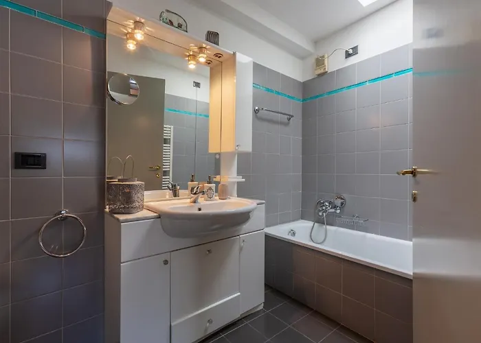 Guesthost - 'la Casa Gialla' Apartment! *