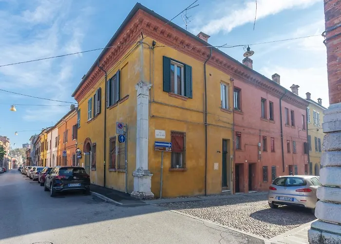 Guesthost - 'la Casa Gialla' Apartment! Ferrara
