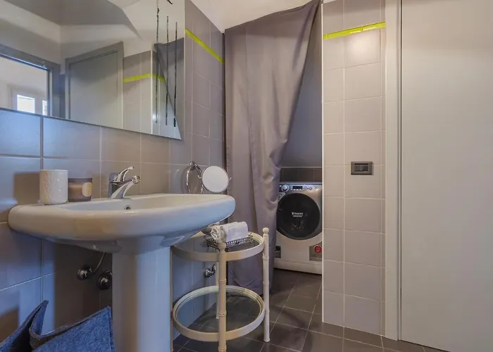 Guesthost - 'la Casa Gialla' Apartment! Apartament Ferrara