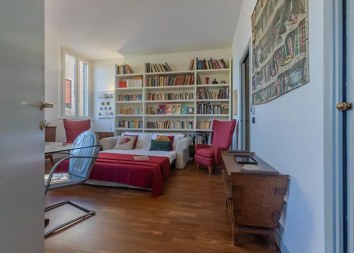 Guesthost - 'la Casa Gialla' Apartment! Ferrara