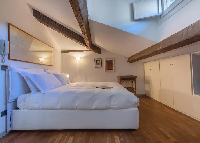 Guesthost - 'la Casa Gialla' Apartment! Apartament Ferrara